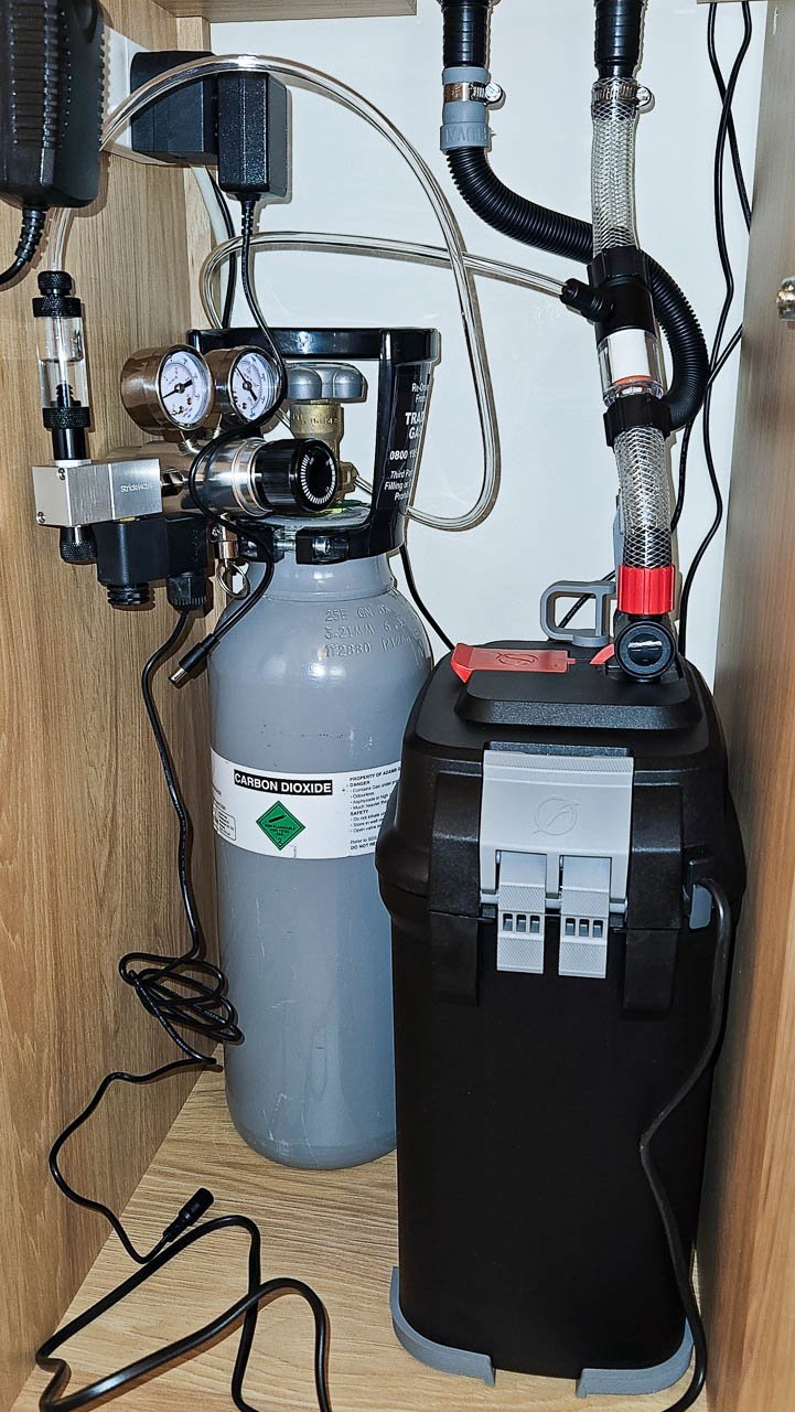 Filter-and-CO2 CO2 system and Fluval 307 filter